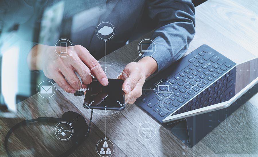 Man holding cellphone for communication